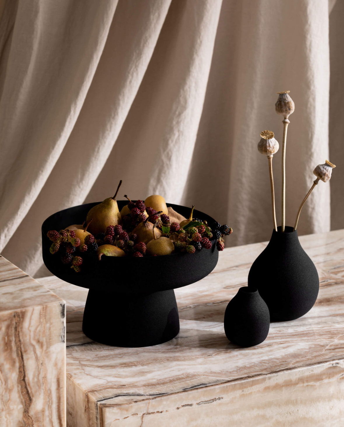 Mona Pedestal, Black