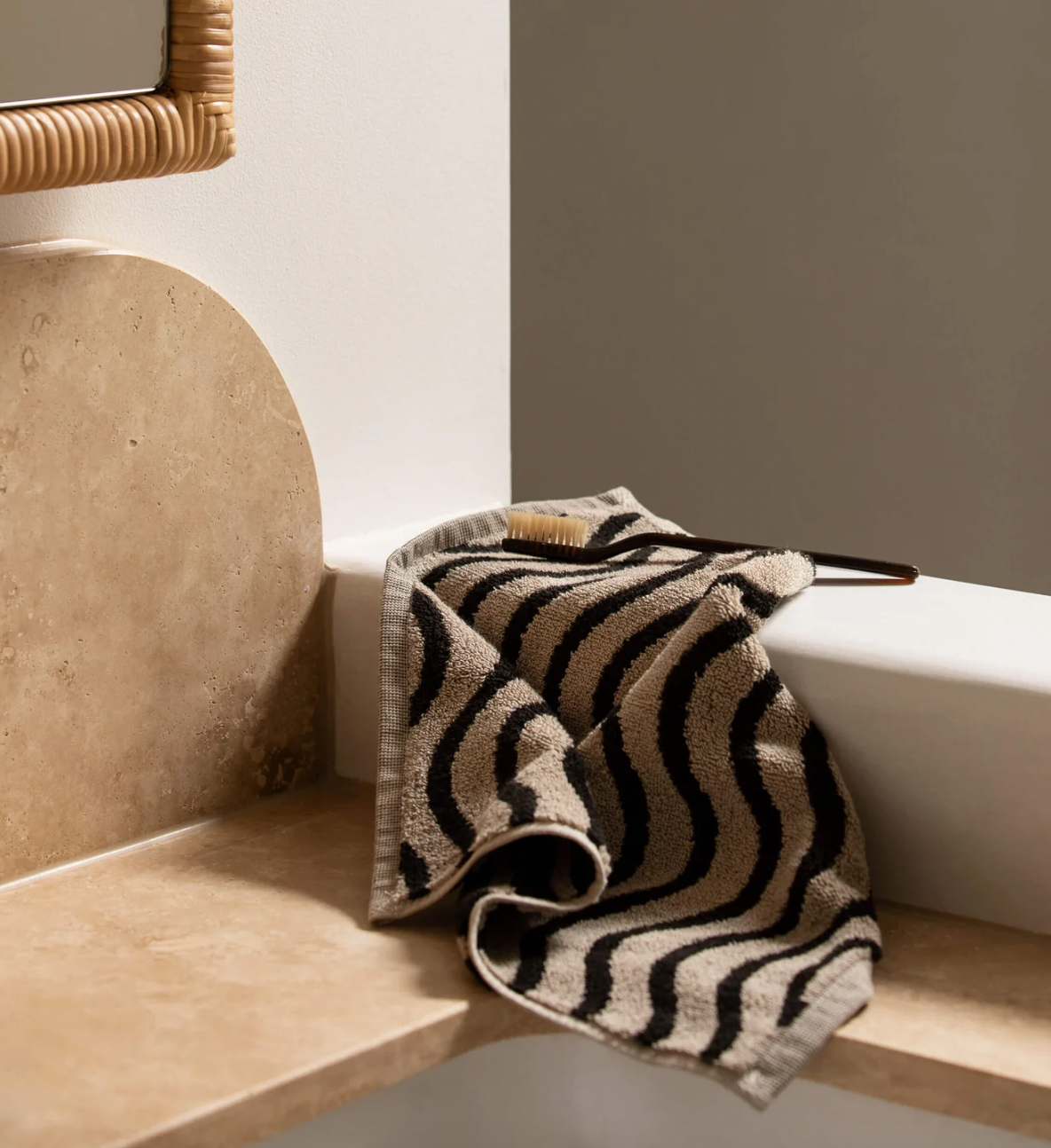 Wave Noir Hand Towel
